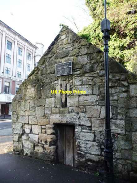 Photo 6"x4" Conduit House, at the corner of Water Lane and Commercial Street Southampton c2010
