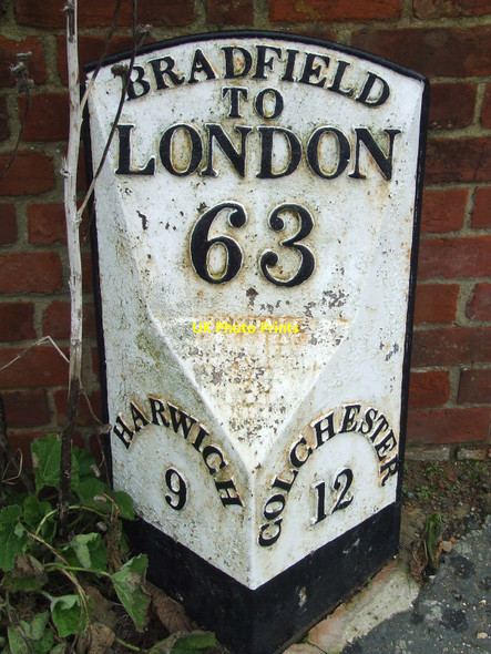 Photo 6"x4" Old Milepost Bradfield\/TM1430 c2010