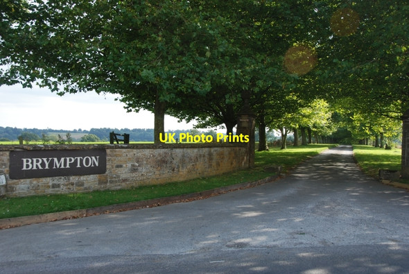 Photo 6"x4" Brympton d'Evercy: Main Gate Brympton D'Evercy c2009