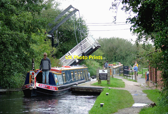 Photo 6"x4" Hotel butty negotiating Shirley Drawbridge near Solihull Major's Green c2008