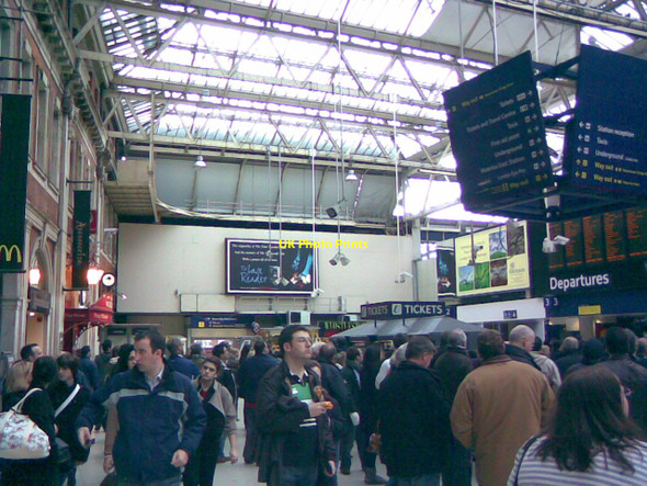 Photo 6"x4" Waterloo Station concourse #1 London c2010