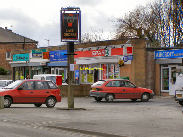 Photo 6"x4" Kitt Green Shops The Bell c2010