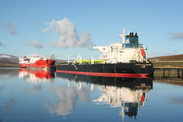 Photo 6"x4" Tanker Overseas Yellowstone at jetty two Scatsta c2010