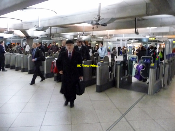 Photo 6"x4" London : Westminster - Westminster Underground Ticket Barrier Westminster c2010