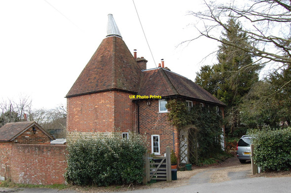 Photo 6"x4" Mountpumps Oast, near Flimwell Berner's Hill c2010