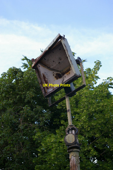 Photo 6"x4" Broken floodlight, Hornsey churchyard, London N8 Hornsey c2006