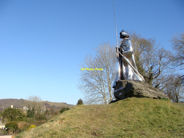 Photo 6"x4" Sculpture of Llywelyn ap Gruffydd Fychan overlooking Llandovery Llandovery\/Llanymddyfri c2010