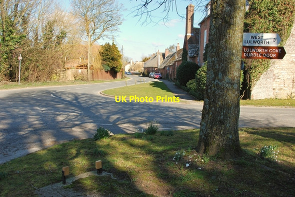 Photo 6"x4" Winfrith Newburgh: The Lulworth Road junction with the High Street Winfrith Newburgh c2010