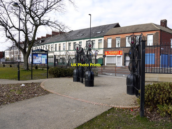 Photo 6"x4" Entrance to Elswick Park on Elswick Road Newcastle upon Tyne c2010
