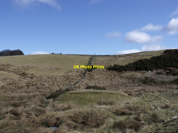 Photo 6"x4" Dyke going up hill Banton\/NS7579 c2010
