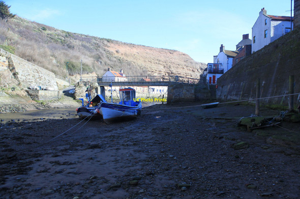 Photo 6"x4" View of Staithes Beck Staithes c2010