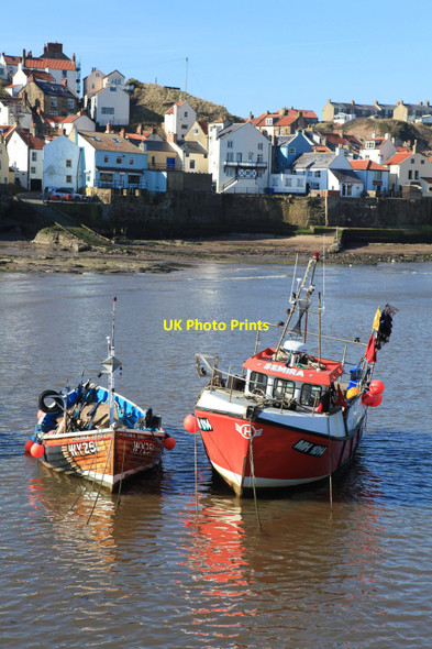 Photo 6"x4" Fishing Boats Moored in Staithes Harbour Staithes c2010