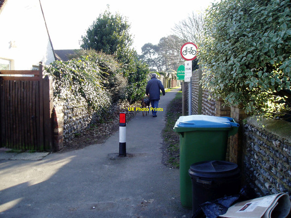 Photo 6"x4" Walking the Dog Ferring c2010