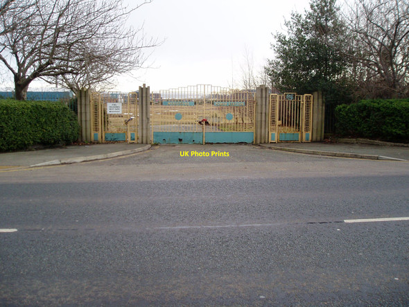 Photo 6"x4" Gates in Thermal Road,  Bromborough Bebington c2010