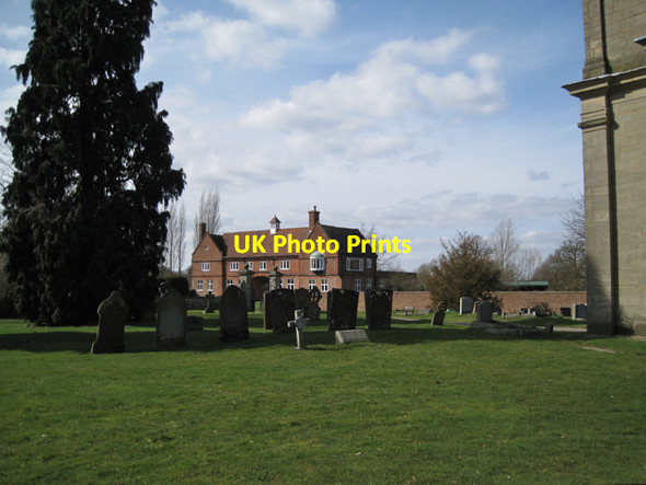 Photo 6"x4" Honiley churchyard Honiley c2010