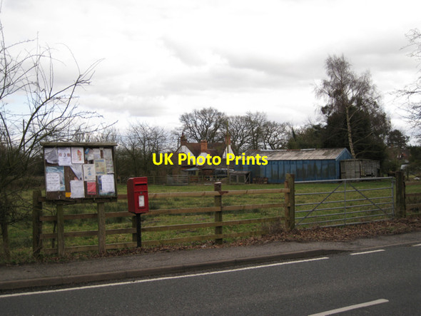 Photo 6"x4" Postbox and parish noticeboard, Five Ways Beausale c2010