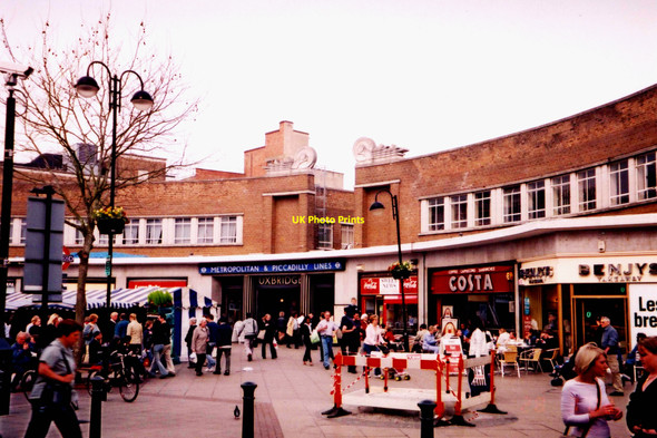 Photo 6"x4" Uxbridge Underground Station, High Street, Uxbridge Uxbridge c2003