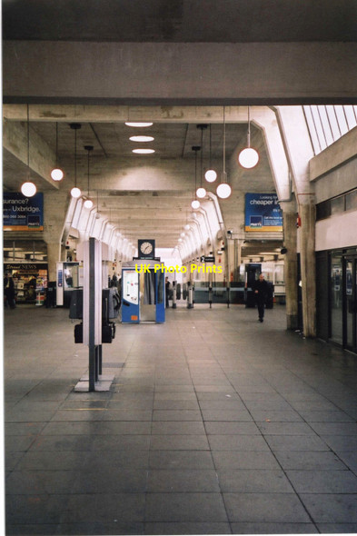 Photo 6"x4" Concourse, Uxbridge Underground Station, High Street, Uxbridge Uxbridge c2010