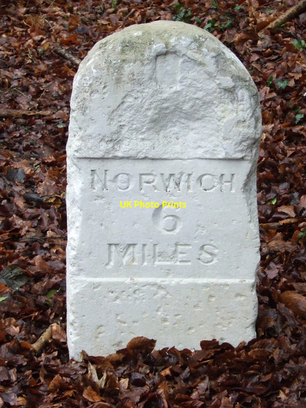 Photo 6"x4" Old Milestone Barford\/TG1107 c2010
