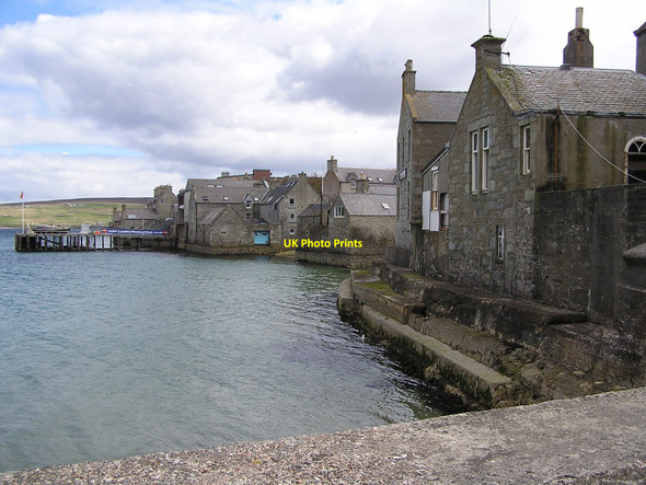 Photo 6"x4" Queens Hotel, seaward side Lerwick c2006