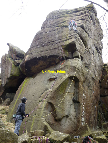 Photo 6"x4" Climbers on Gardom's Edge Robin Hood\/SK2772 c2010