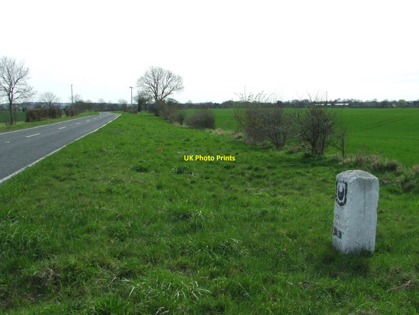 Photo 6"x4" Old Milestone Fowlmere c2010