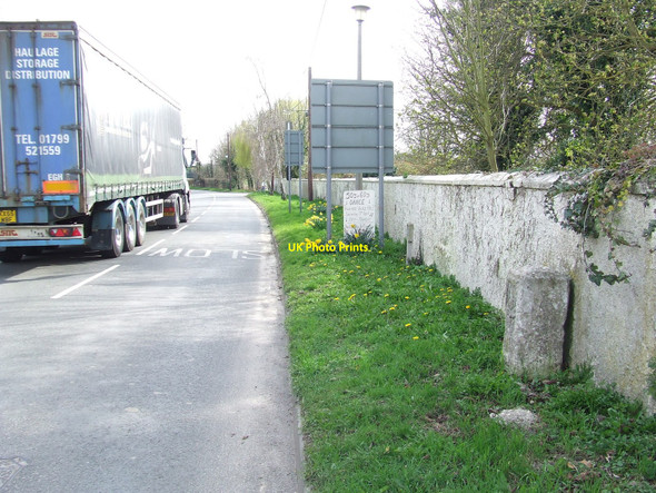 Photo 6"x4" Old Milestone Fowlmere c2010