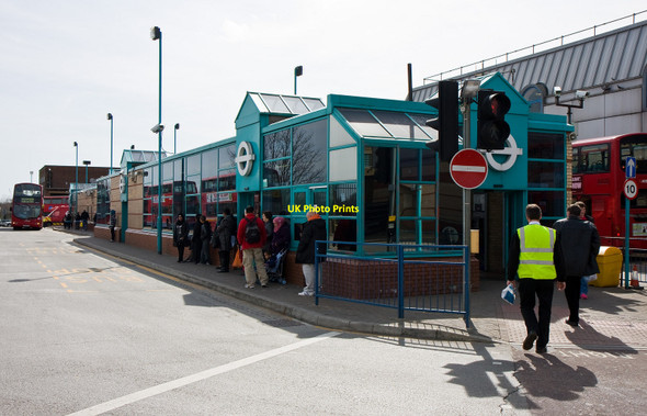 Photo 6"x4" Edgware Bus Station Edgware c2010