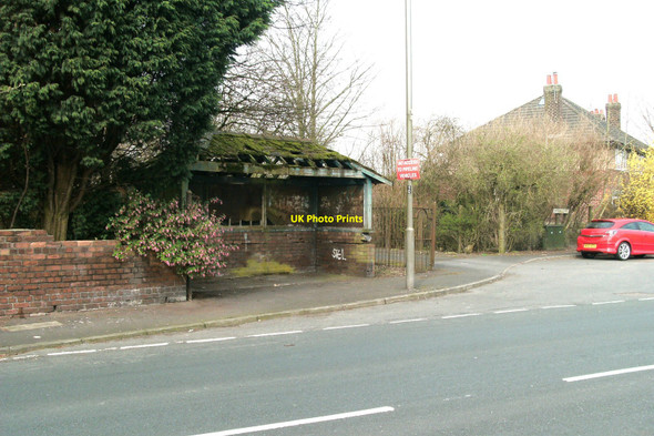 Photo 6"x4" Derelict trolley bus shelter on Moss Bank road St Helens\/SJ5095 c2010