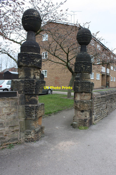 Photo 6"x4" Gateposts on Richmond Road Hollins End c2010