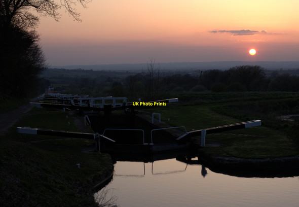Photo 6"x4" Volcanic sunset over the Caen Hill Flight Devizes c2010