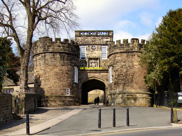 Photo 6"x4" Entrance to Skipton Castle Skipton c2010