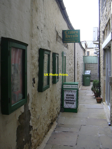 Photo 6"x4" Craven Herald, High Street, Skipton Skipton c2010