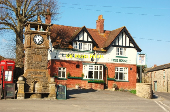 Photo 6"x4" Thornford: Kings Arms Inn and Clock Tower Thornford c2010