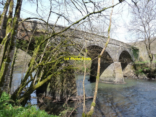 Photo 6"x4" Beaford Bridge on the river Torridge as seen from downstream Beaford c2010