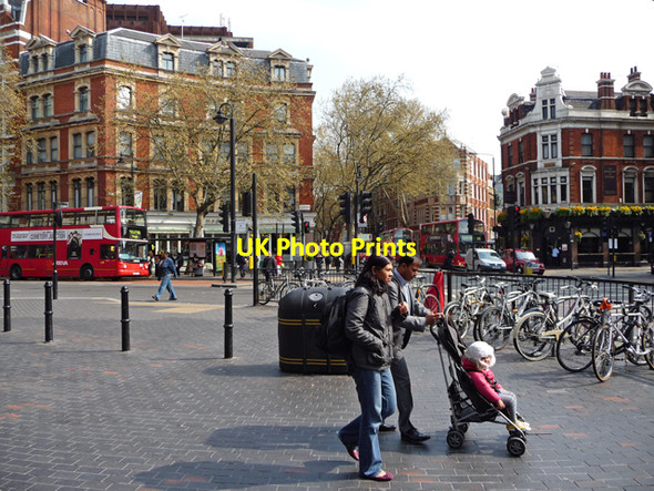 Photo 6"x4" Cambridge Circus London c2010