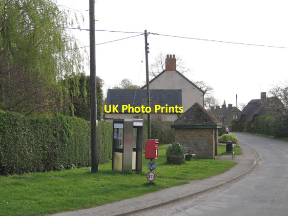 Photo 6"x4" Farnborough Road, Radway Radway c2010