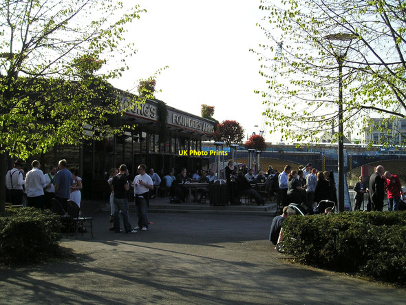 Photo 6"x4" The Founders Arms Pub, Bankside London c2010