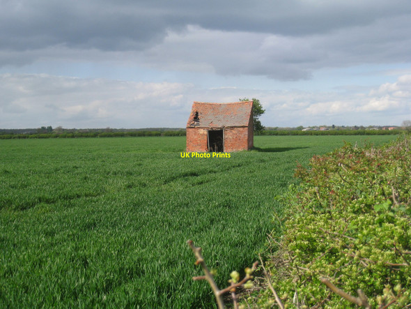 Photo 6"x4" Dilapidated barn Claypole c2010