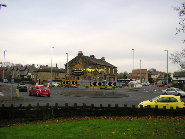 Photo 6"x4" Halfway House Roundabout and Pub, Birkenshaw Cleckheaton c2009