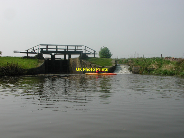 Photo 6"x4" Lock on Rufford Branch Canal Rufford c2005
