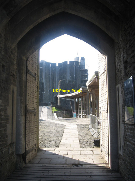 Photo 6"x4" Caerphilly Castle Entrance Caerphilly\/Caerffil c2009