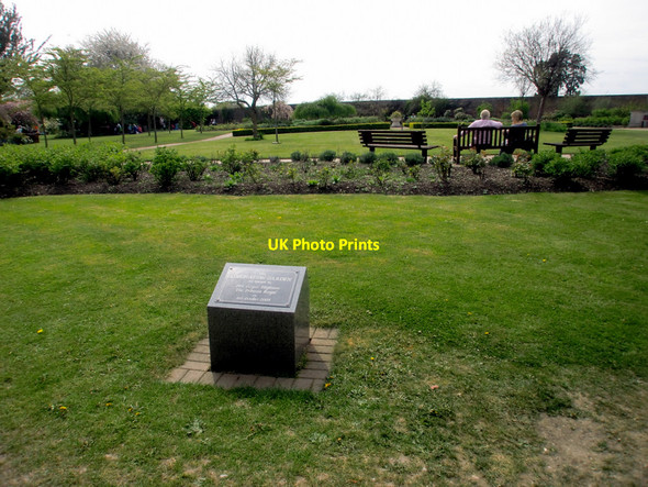 Photo 6"x4" Coronation Garden, Forty Hall, Enfield Enfield\/TQ3396 c2010