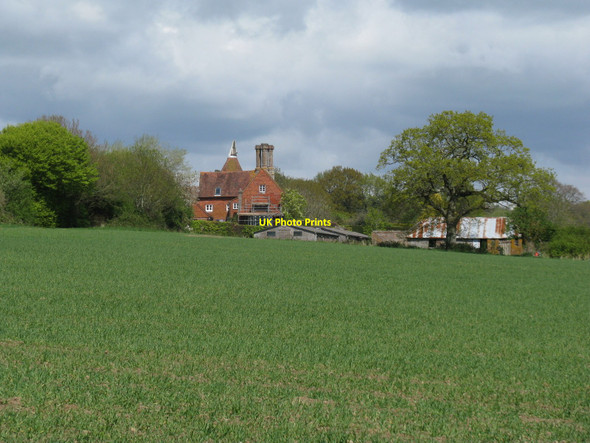 Photo 6"x4" Oast house at Heronsdale Manor on Moat Lane Foxhunt Green c2010