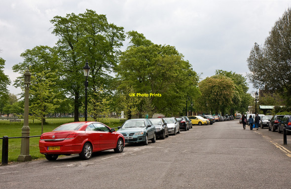 Photo 6"x4" Kew Green Brentford c2010