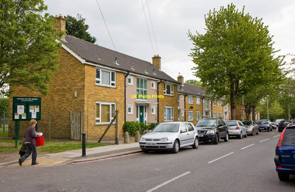 Photo 6"x4" Housing on Thames Road Brentford c2010