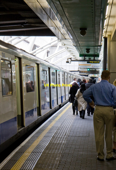 Photo 6"x4" Hammersmith Station (District Line) Hammersmith\/TQ2279 c2010