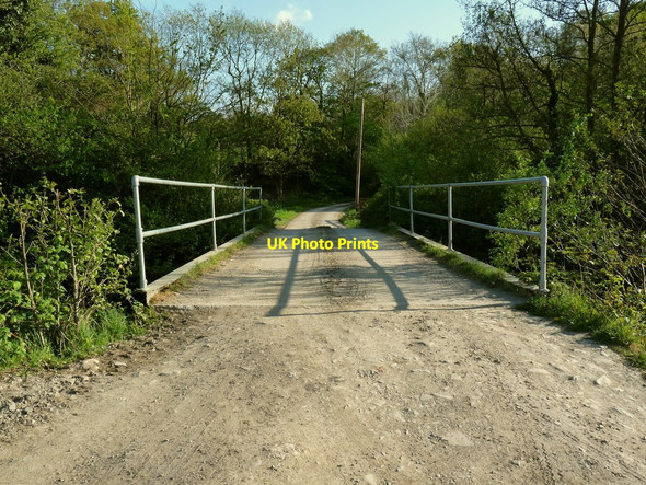 Photo 6"x4" A bridge on the River Yeo which leads to the Bulldog fish farm Barnstaple c2010 P1