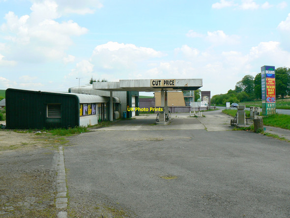 Photo 6"x4" Golden Arrow Service Station, Froxfield, Marlborough (1) Chisbury\/SU2766 c2010