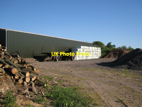 Photo 6"x4" Chesterton Farm yard Meer End c2010